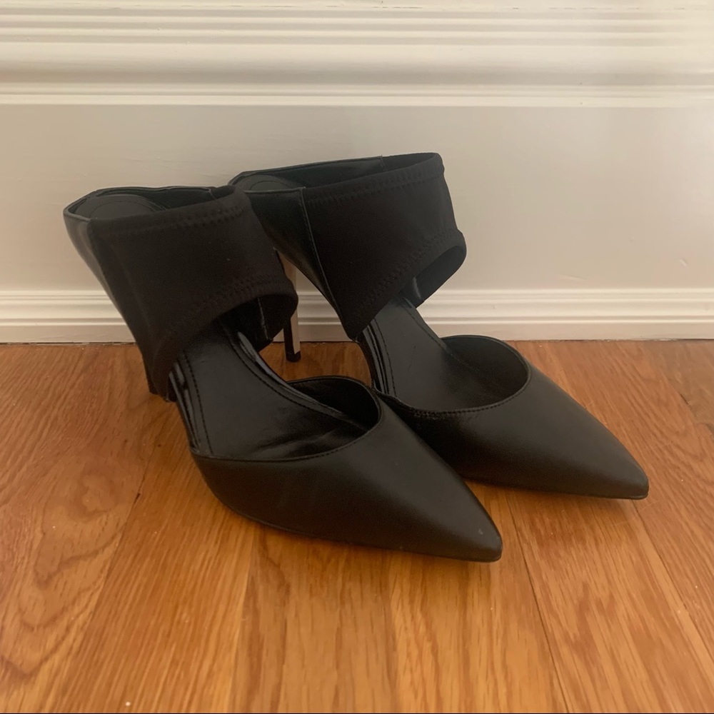 NWOB White House Black Market Black Leather Pumps — Size 8.5